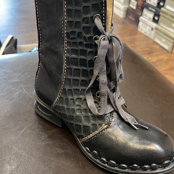 London Leather Boot - Picture 5 of 7